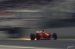 La Ferrari de Michael Schumacher fait des tincelles en touchant la piste lors du GP d'Espagne 1997